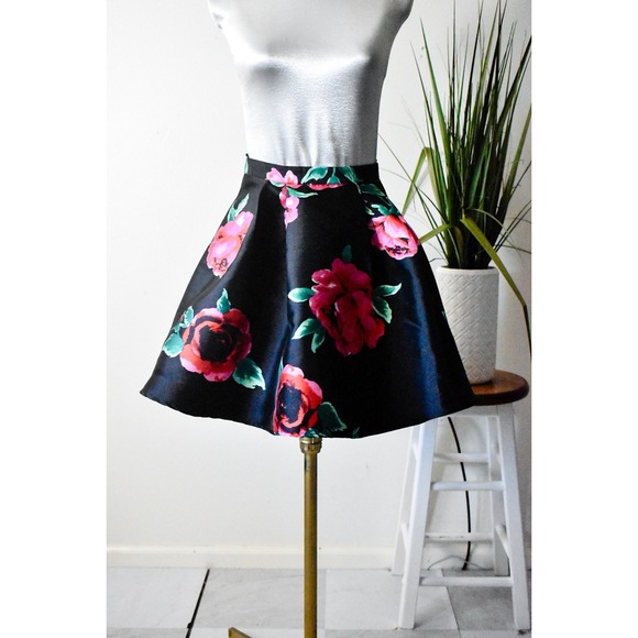 B. Smart Dresses & Skirts - B. Smart Floral Mini Skirt Womens Size 0 Black Pink Rose Satin A-Line Modern Era